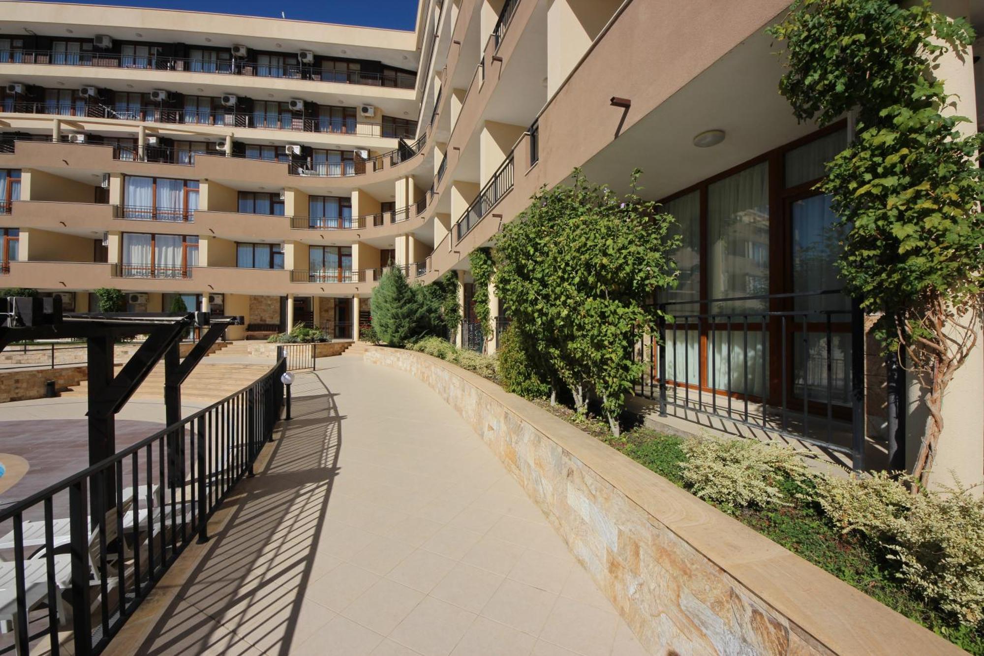 Menada Luxor Apartments Sveti Vlas Exterior photo